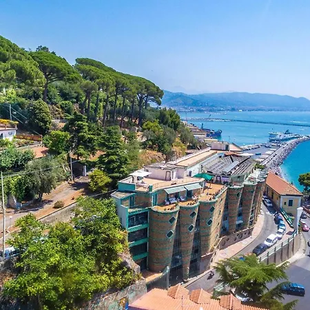 Apartment Gea 1 Sant'Agata sui due Golfi